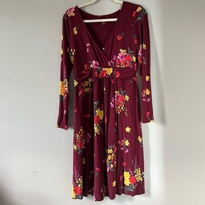 Size M maternity burgandy dress